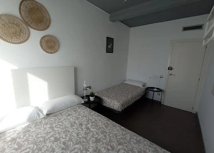 Plaza Universitat Private Hostel Barselona
